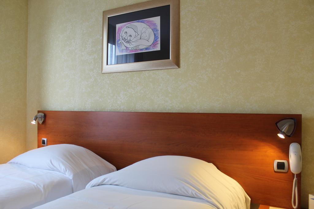 In Situ Hotel Valenciennes Dış mekan fotoğraf