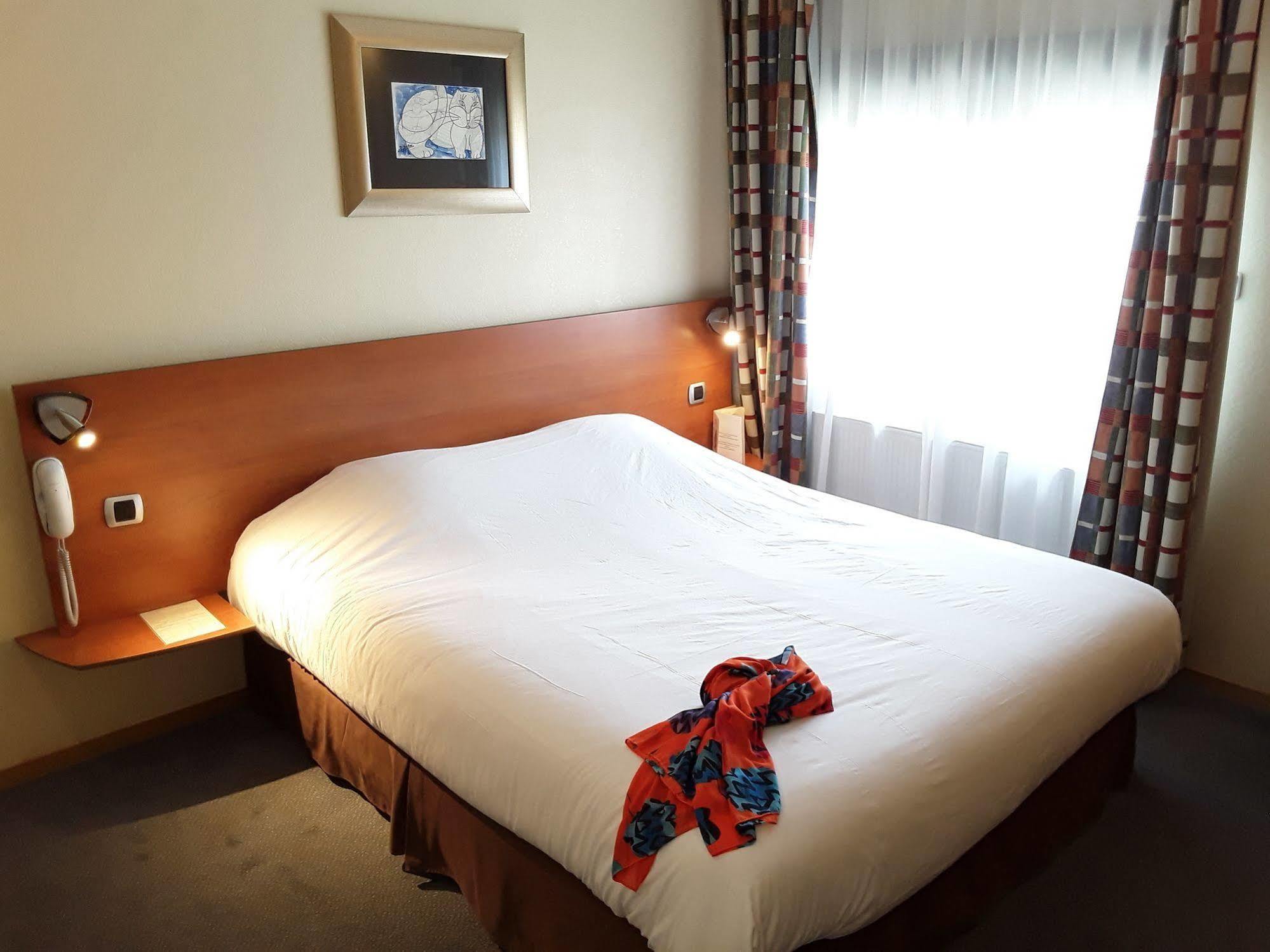 In Situ Hotel Valenciennes Dış mekan fotoğraf