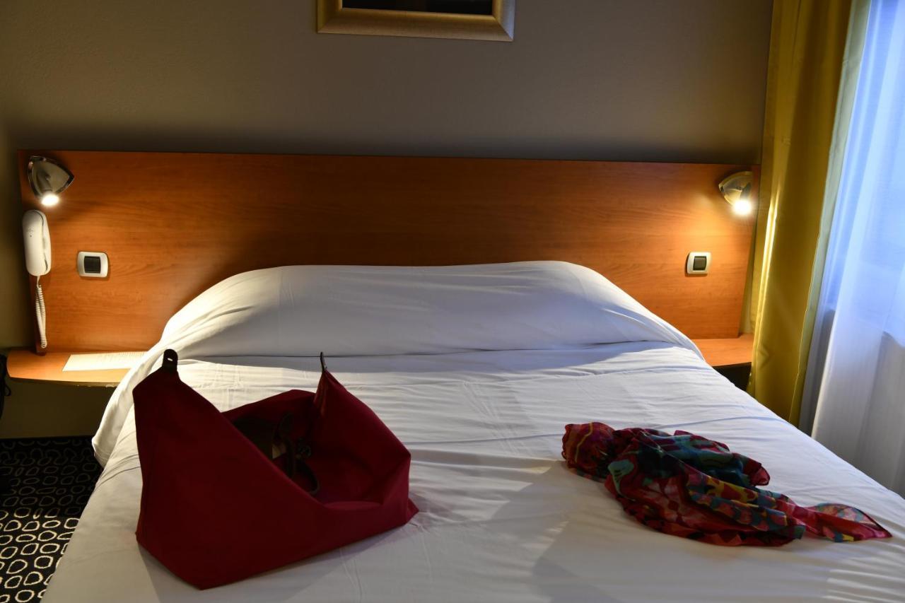 In Situ Hotel Valenciennes Dış mekan fotoğraf